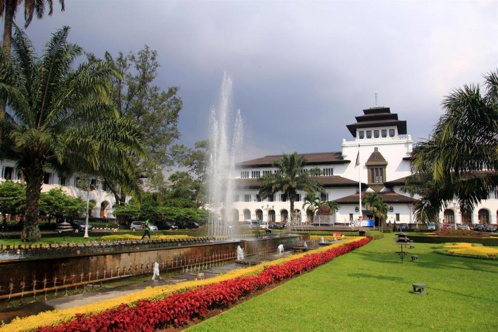 OYO 2554 Hotel Arimbi Lama Dewi Sartika Bandung Bagian luar foto